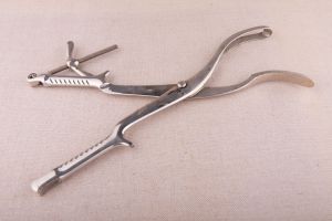Muzei23_Гинекологичен инструмент за раздробяване главата на мъртвородено дете от средата на 20-ти век