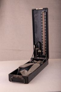 Muzei106_Сфигмоманометър, произведен в Германия през 30-40 г. на ХХ в