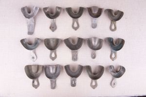 Muzei262_Колекция лъжици за вземане на отпечатъци от горна и долна зъбна редица
