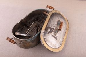 Muzei45_Стерилизатор с медицински инструменти от началото на 20-ти век