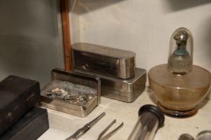 Muzei212_Спиртник, калъф за спринцовки и иглички от първата половина на 20-ти век